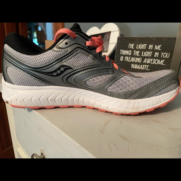 Women’s tennis shoes - Picture 3 of 4